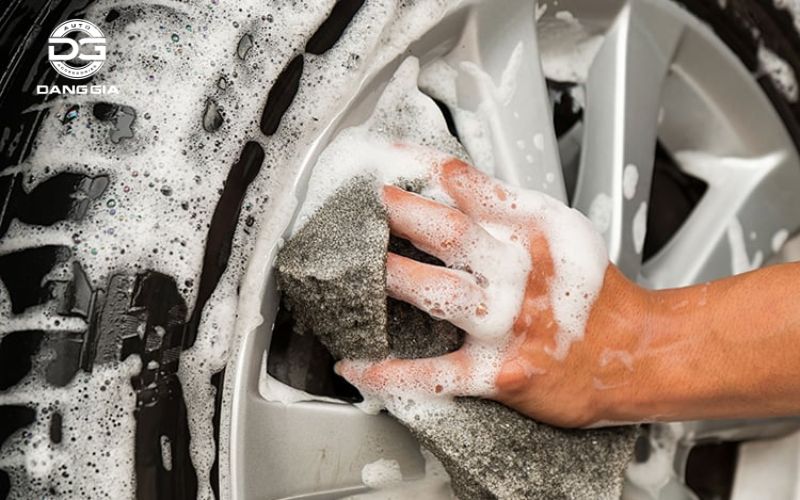 cach-rua-xe-o-to-tai-nha (4)