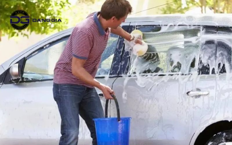 cach-rua-xe-o-to-tai-nha