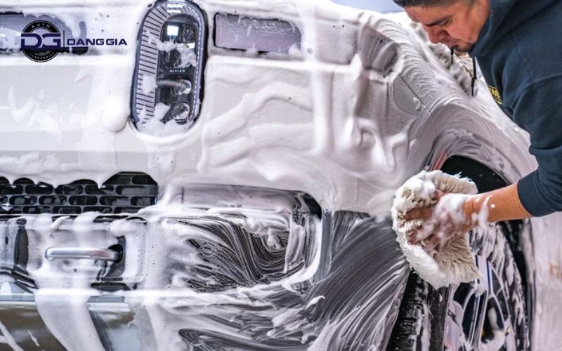 co-nen-rua-xe-bang-nuoc-rua-chen (2)