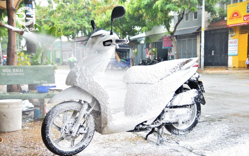 co-nen-rua-xe-thuong-xuyen