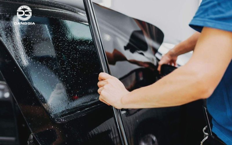 dan-phim-cach-nhiet-ben-trong-hay-ngoai-xe (3)