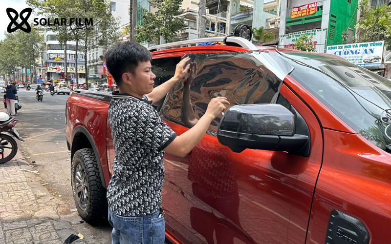 dan-phim-cach-nhiet-cho-xe-ford-ranger