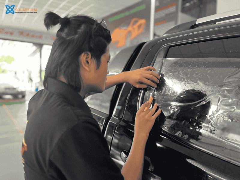 dan-phim-cach-nhiet-o-to-co-bi-phat-khong (3)