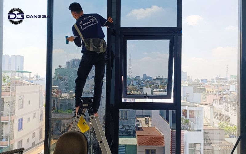 dan-phim-cach-nhiet-van-phong (3)