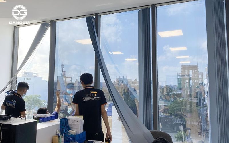 dan-phim-cach-nhiet-van-phong (5)