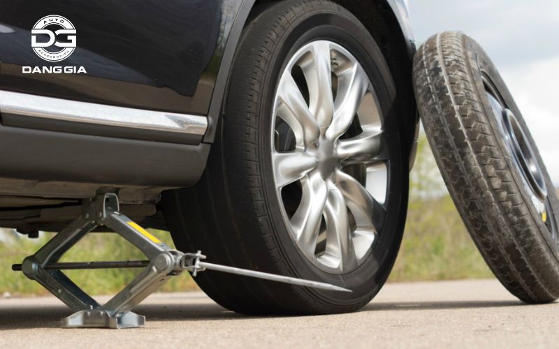 lop-xe-o-to-di-bao-nhieu-km-thi-thay