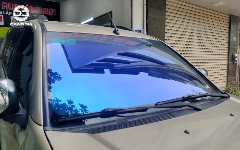 nen-dan-phim-cach-nhiet-mau-gi