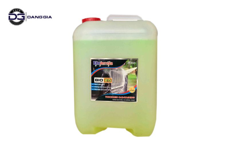 nuoc-rua-xe-khong-cham-loai-nao-tot (3)