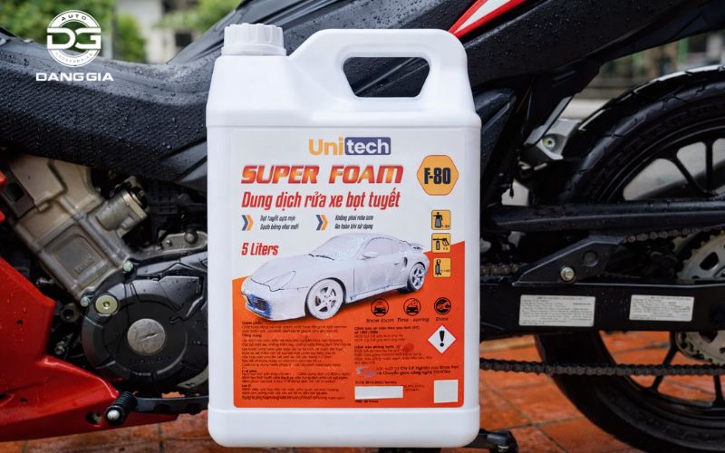 nuoc-rua-xe-khong-cham-loai-nao-tot (4)