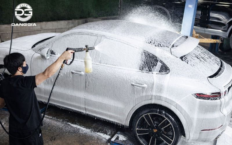 nuoc-rua-xe-khong-cham-loai-nao-tot (5)