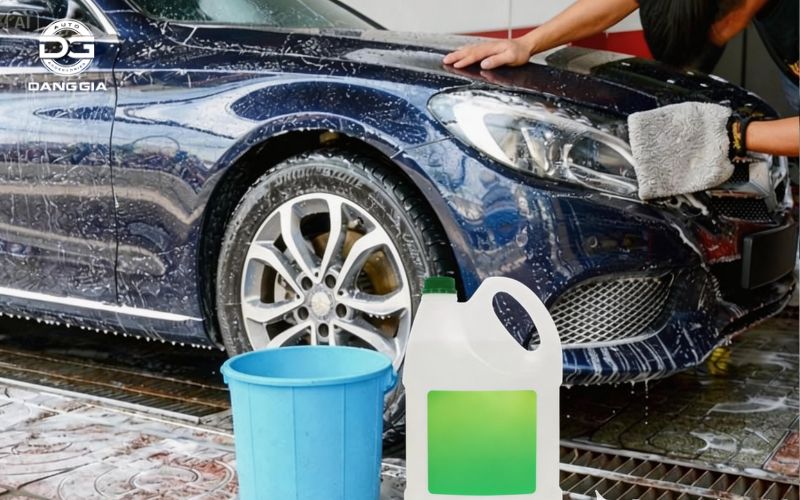 rua-xe-bang-nuoc-lau-san